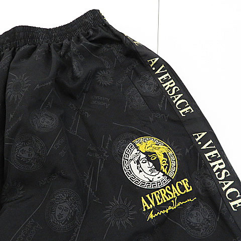 美品・即決】A.VERSACE ヴェルサーチ ロゴ 刺繍 上下 美品・即決】A.VERSACE ヴェルサーチ ロゴ 刺繍 上下