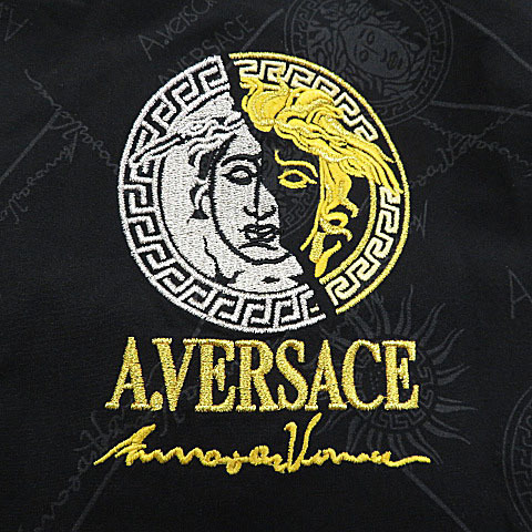 美品・即決】A.VERSACE ヴェルサーチ ロゴ 刺繍 上下 美品・即決】A.VERSACE ヴェルサーチ ロゴ 刺繍 上下