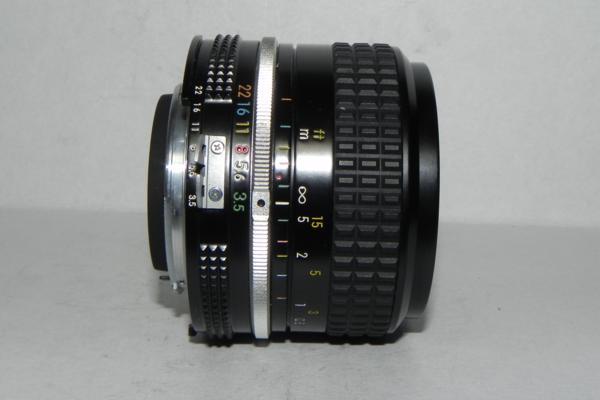 **中古品　Nikon ai 28mm/f 3.5 レンズ*