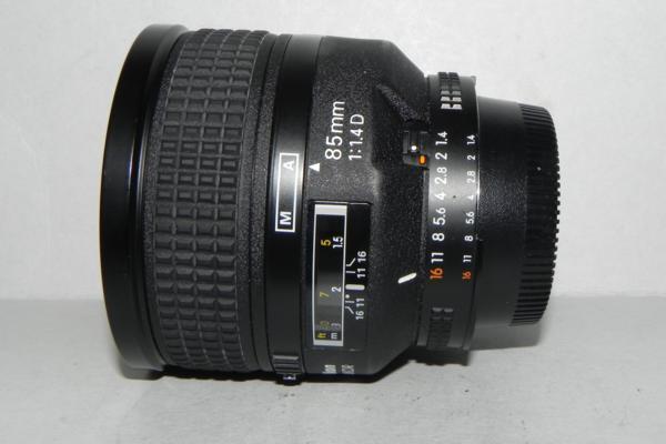 即納！最大半額！ Nikon AF NIKKOR 85mm F1.4D レンズ(中古品) ニコン