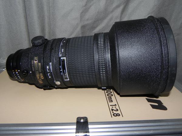 良品 Nikon ED AF NIKKOR 300mm F2.8 レンズ* 良品 Nikon ED AF NIKKOR 300mm F2.8 レンズ*