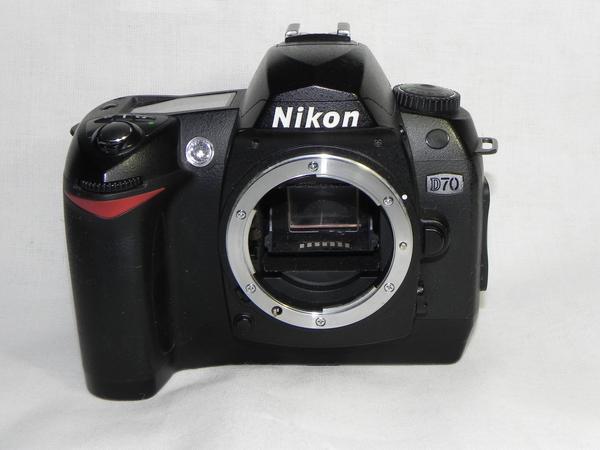 **中古品　Nikon デジタル一眼レフカメラ D70