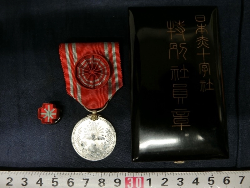 日本赤十字社 卸徽章 激レアピンバッチ 兵庫県