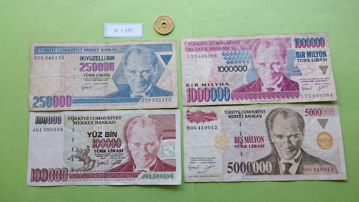 外国貨幣 　トルコ　(Nー３５１)　5000000リラ紙幣　1000000リラ紙幣などのおまとめ　４枚