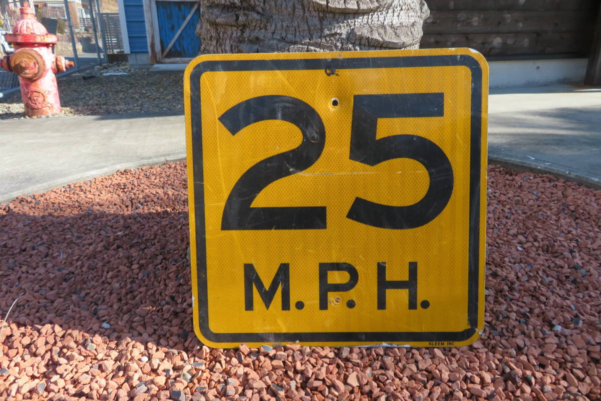 M.P.H MPH 25 ロードサイン 駐車禁止 反射板 ヴィンテージ アメリカ 看板 道路標識 ガレージ インテリア USA USED（929）