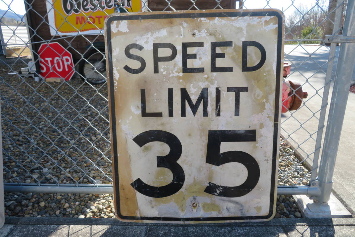 SPEED LIMIT 35 ロードサイン 駐車禁止 ヴィンテージ アメリカ 看板 道路標識 ガレージ インテリア USA USED（933） 看板