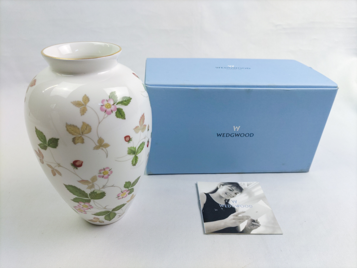 Wedgwood ウェッジウッド ワイルドストロベリー 花瓶 箱付き Wild Strawberry Bone 陶磁器 ウェッジウッド 売買されたオークション情報 Yahooの商品情報をアーカイブ公開 オークファン Aucfan Com Wedgwood ウェッジウッド ワイルドストロベリー 花瓶 箱付き Wild Strawberry Bone 陶磁器 ウェッジウッド 売買されたオークション情報 Yahooの商品情報をアーカイブ公開 オークファン Aucfan Com
