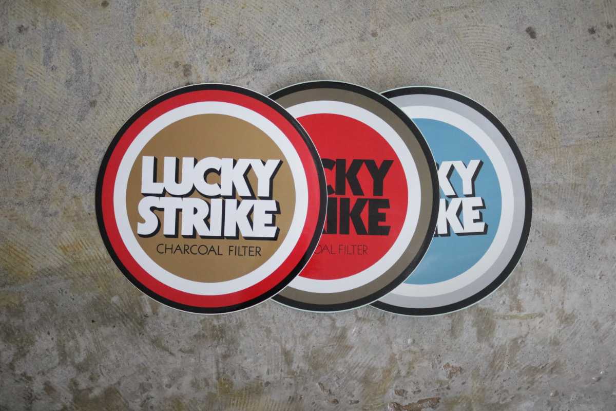 商品 LUCKY STRIKE ラッキーストライク 大判ステッカー シール 直径30cm 3種類 3枚 タバコ 煙草 ノベルティ 販促 非売品 未使用  広告 企業ロゴ www.idealmusicorp.com