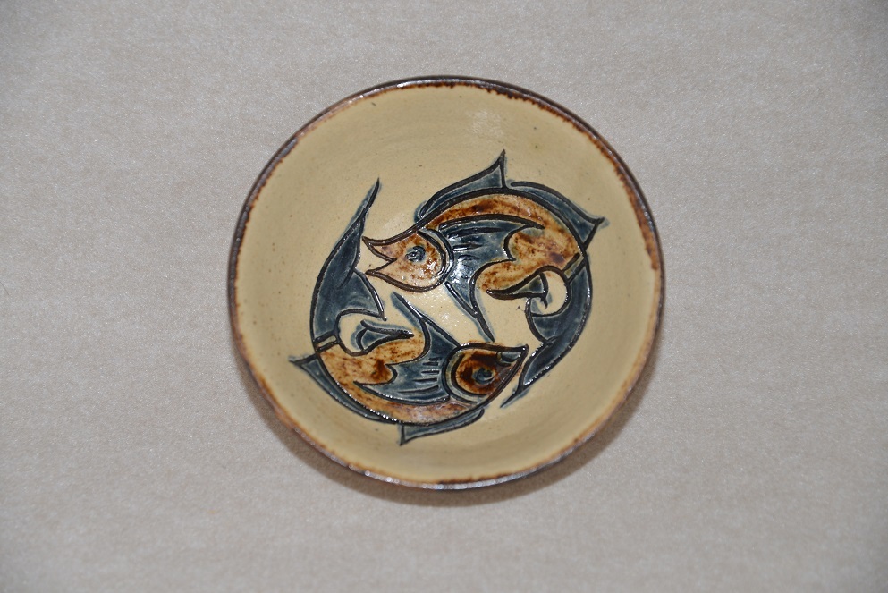 ◇ 吉華 本物保証 金城次郎 魚紋マカイ 共箱 1枚焼作品 次郎の魚は笑っ