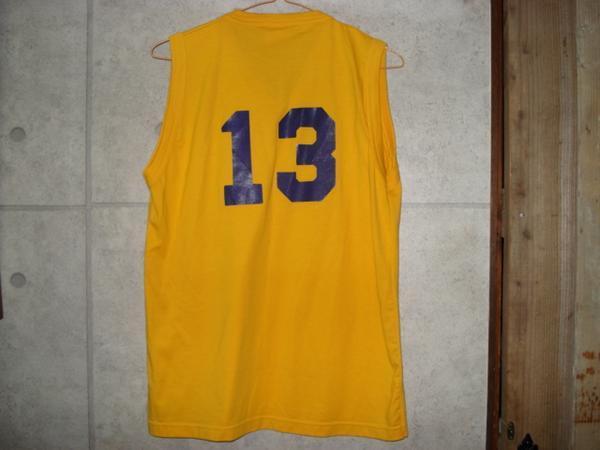  one . successful bid * old clothes *13* no sleeve *M* yellow color *T-140*V neck * tank top * Vintage *USA* America * sport 