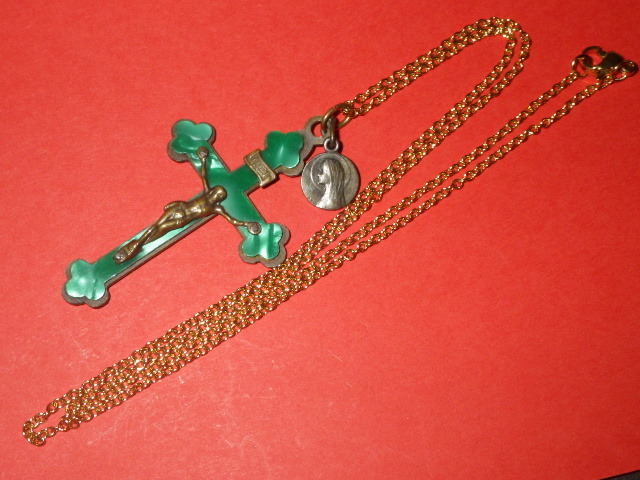  Vintage * Cross * pendant *82* 10 character .*me large *ki list *ji- The s* Rosario *..*ba Eve ru*. paper *..