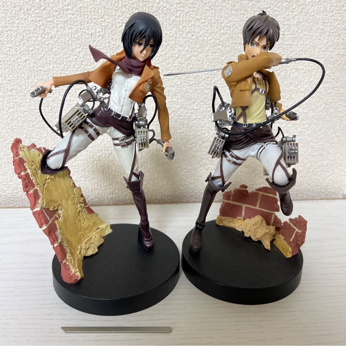 進撃の巨人 フィギュアセット ミカサ エレン リヴァイ兵長 立体機動