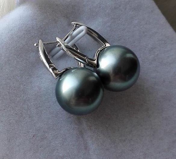 K18WG white gold Tahiti Anne pearl Black Butterfly pearl pi- cook green gray green Tahiti pearl earrings square ring earrings 