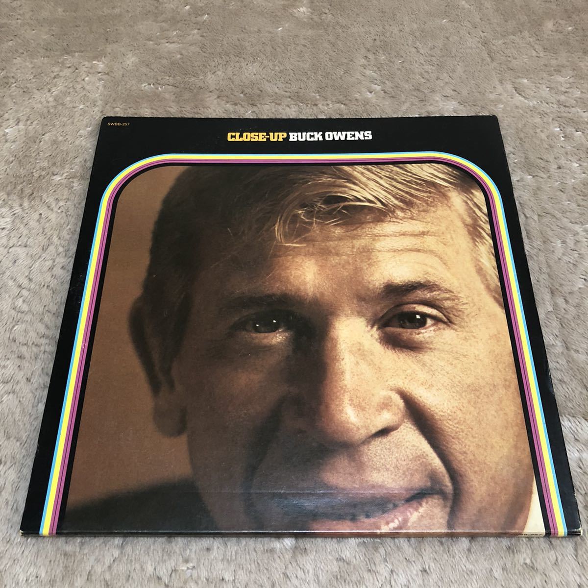 【US盤米盤】Buck Owens Close-Up / 2LP 2枚組レコード / SWBB257 / 洋楽カントリー /_画像1