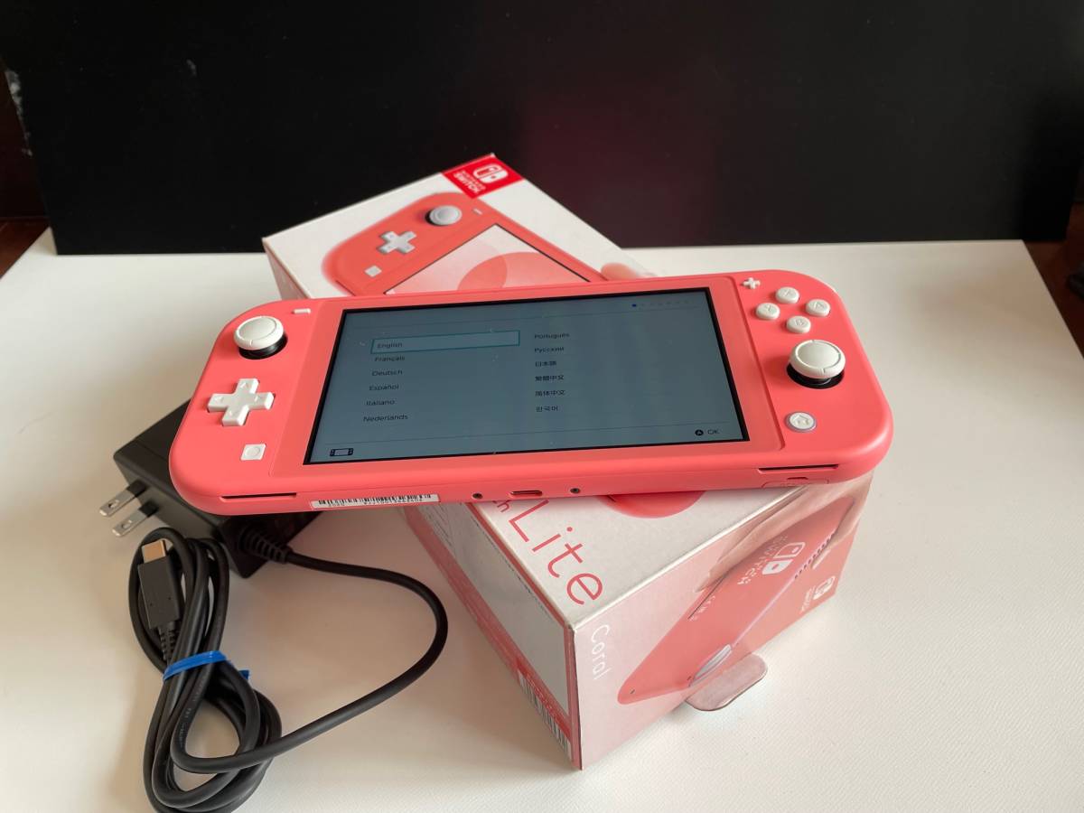 【中古】ニンテンドースイッチライト　コーラル　ピンク　Nintendo Switch Lite 箱、ACアダプタ付き 動作確認品