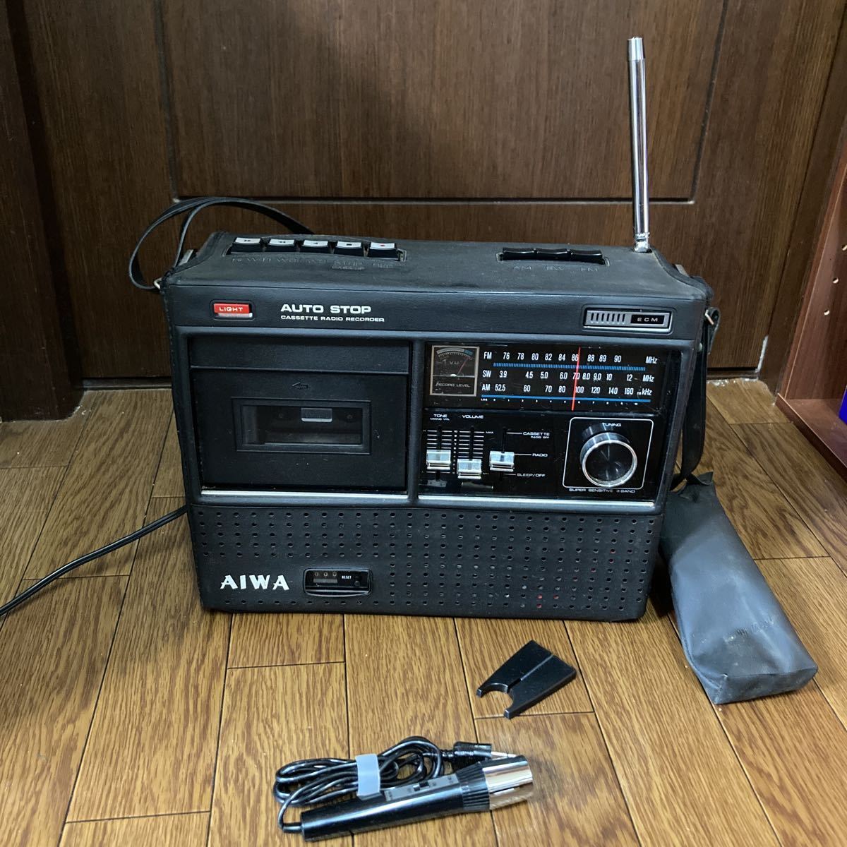 昭和レトロ AIWA アイワ ラジカセ TPR-210 ラジオ カセット の 昭和レトロ AIWA アイワ ラジカセ TPR-210 ラジオ カセット の