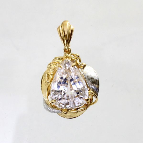 ◎中古美品◎１８金，プラチナ　クンツァイト　16.54ｃｔ　ペンダント_画像1