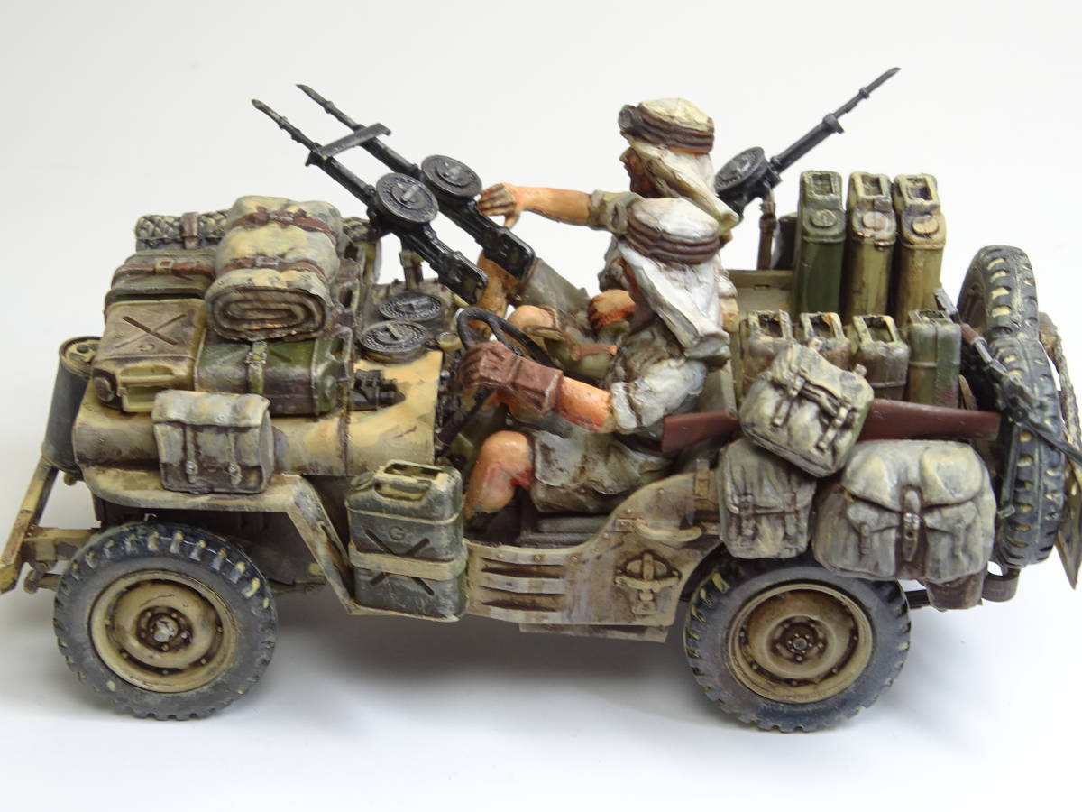1/35 イギリスSASジープ人形2体付塗装済み完成品