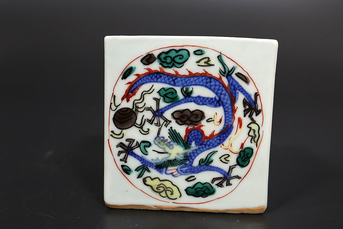 大注目】【大注目】中国美術 十錦手 龍文蓋物壺 時代物 清朝期 骨董品