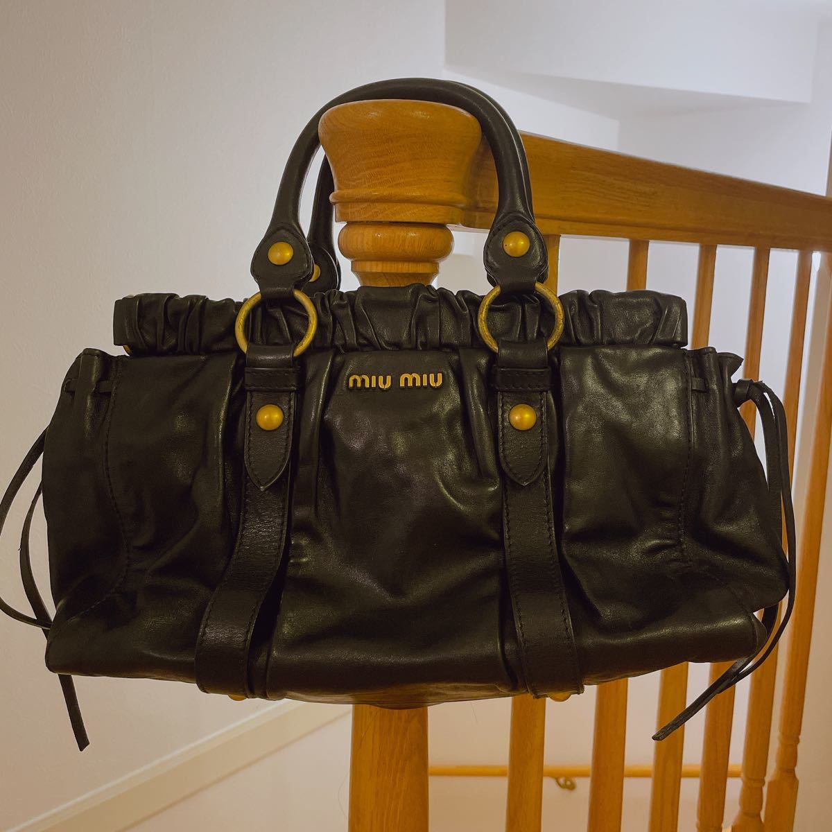 miumiu バッグ ミュウミュウ トートバッグ 黒革 clubpetschile.cl