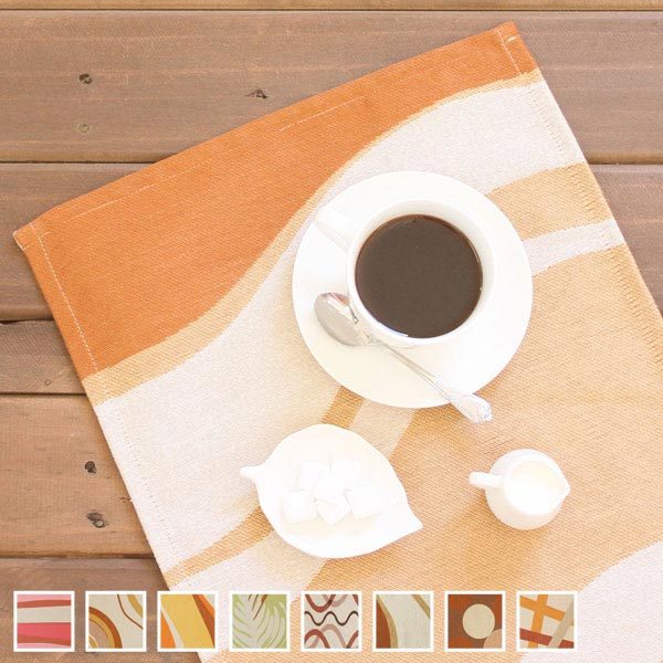 【新品・未使用・４枚セット】 ランチョンマット カフェシリーズ 食卓マット ( カラー：ミックスベリー ) サイズ：約 縦32cm×横43cm_商品使用イメージです(カラーは異なります)