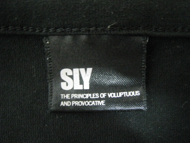 SLY スライ トップス カットソー Tシャツ 長袖 丸首 無地 シンプル 黒 ブラック サイズ2_画像4