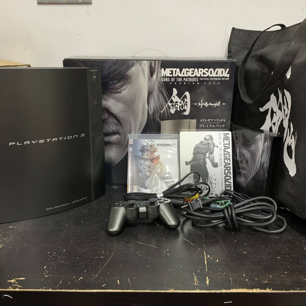 新作からSALEアイテム等お得な商品 満載 PS3本体 MGS4 プレミアム