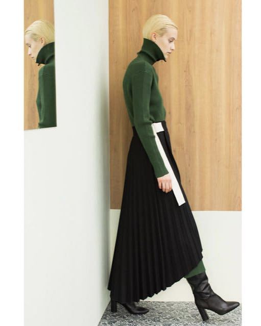 新品未使用 タグ付 LEINWANDE ラインヴァンド Pleats Wrapped 新品未使用 タグ付 LEINWANDE ラインヴァンド Pleats Wrapped