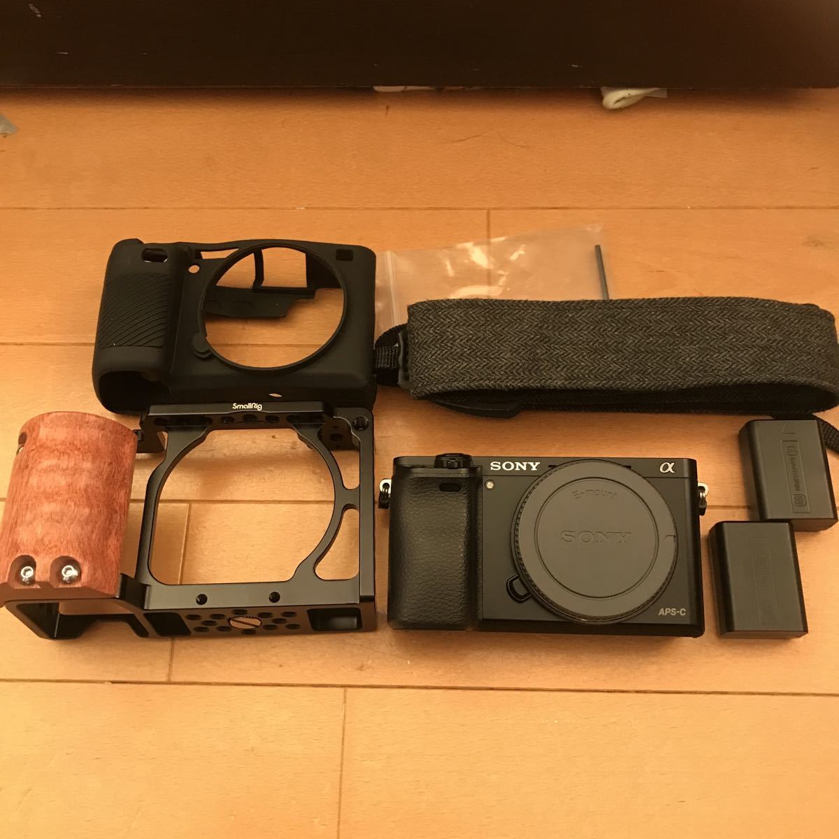 Sony a6000 - US spec 電池3本付属 新品、本物、当店在庫だから安心