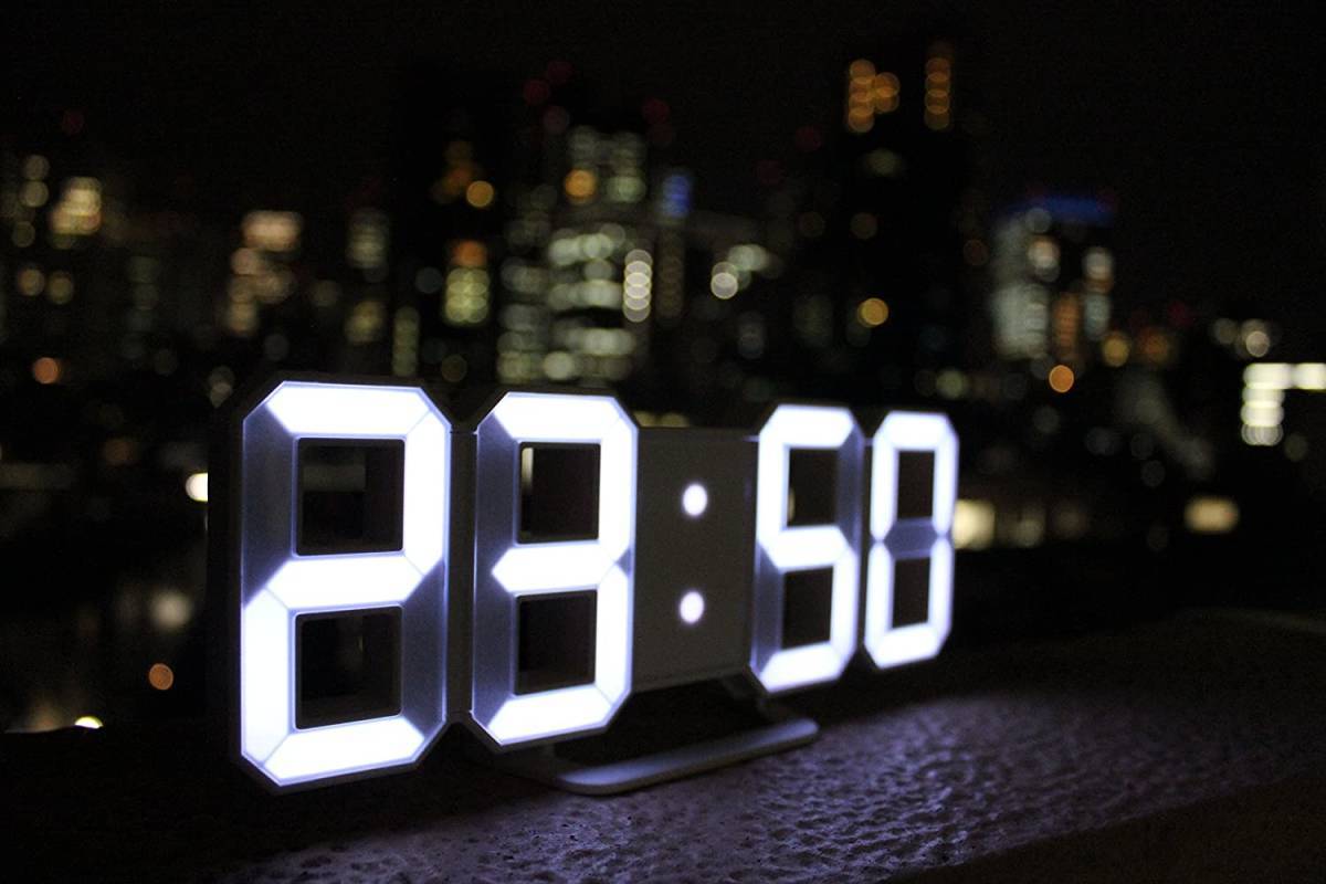 贅沢 LED壁掛け時計 黒ぶち 置き時計 両用 デジタル時計 3D立体時計 壁掛け 3D 立体 ウォール アラーム機能付き  rhythmpulze.com