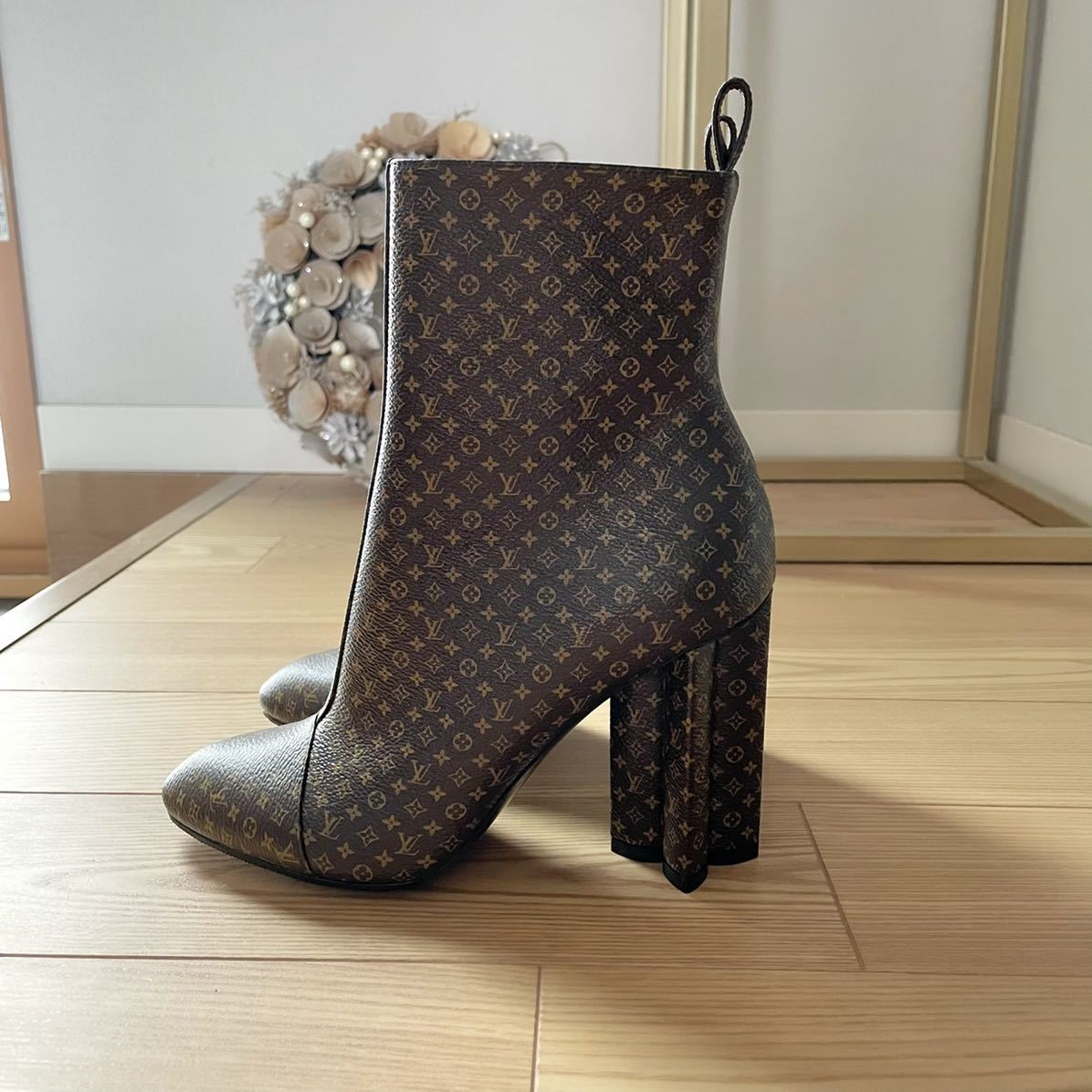 LOUIS VUITTON◆シルエット ライン アンクルブーツ モノグラム ルイヴィトン ショートブーツ   .5 .5cm 正規品  新品同様 美品