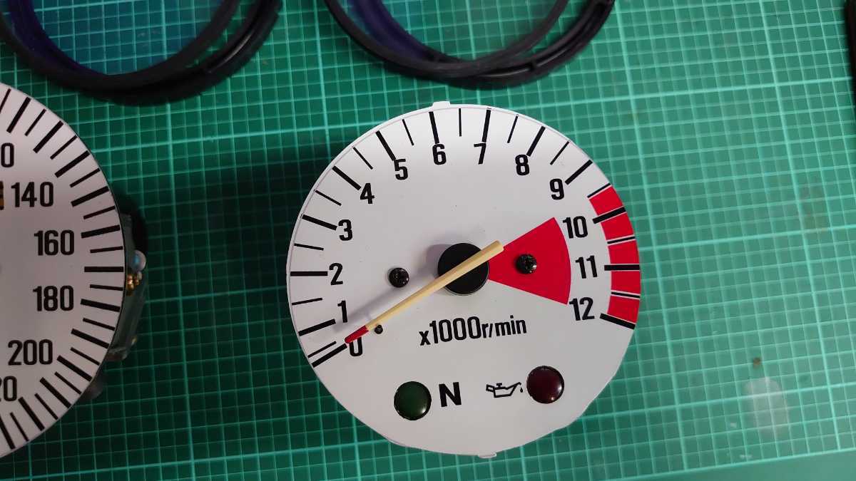 ゼファー1100 A5 スピードメーター タコメーター ホワイト 本体のみ
