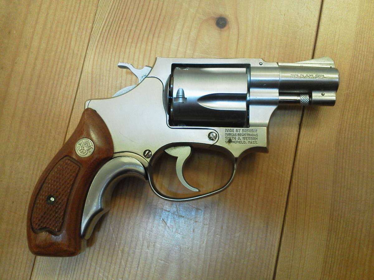 商品の特性 コクサイ S&W M60 2インチ 木製グリップ付 商品の特性 コクサイ S&W M60 2インチ 木製グリップ付