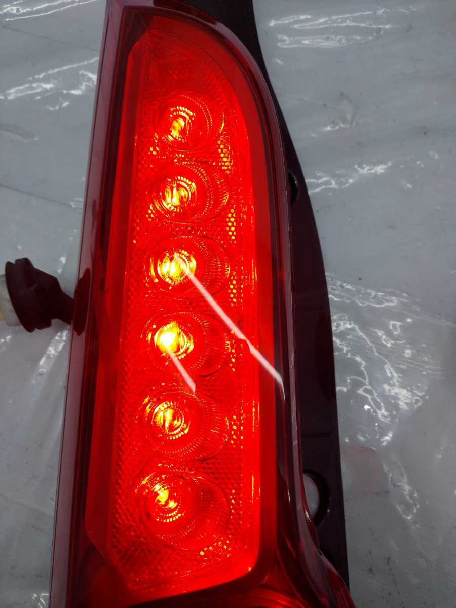 MK32S MK42S スペーシア 左 テールランプ 助手席側 LED点灯確認OK KOITO 220-59294 レンズ ライト リア ☆☆_画像2