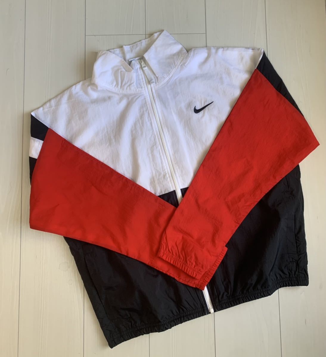 新品 NIKE ナイキ ウインドブレーカー ジャケット パンツ 上下 新品 NIKE ナイキ ウインドブレーカー ジャケット パンツ 上下