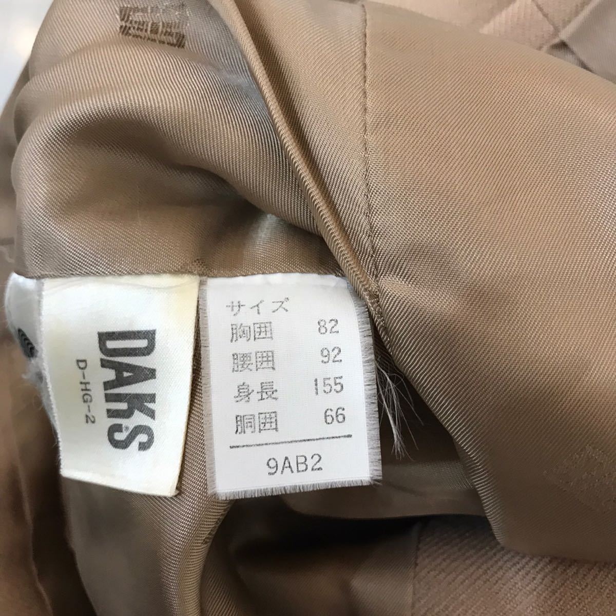 【極美品】　DAKS　ダックス　テーラードジャケット　スーツ　ブレザー　9AB2　レディース　S-Mサイズ相当　ベージュ　金ボタン_画像8