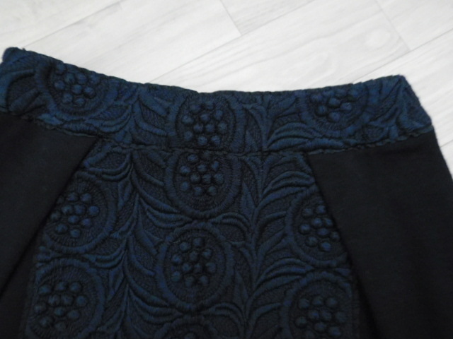 Q32 インゲボルグ INGEBORG 未使用 刺繍が素敵な 黒 スカート サイズ4(サイズ11号) 即決 レディース_画像6