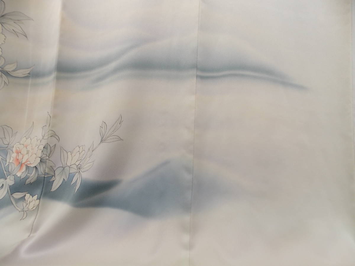 きもの今昔３１９２　付け下げ訪問着　袷広衿　　極ごく浅いグルー地色　手描きの遠山霞に牡丹を描いてます_画像6