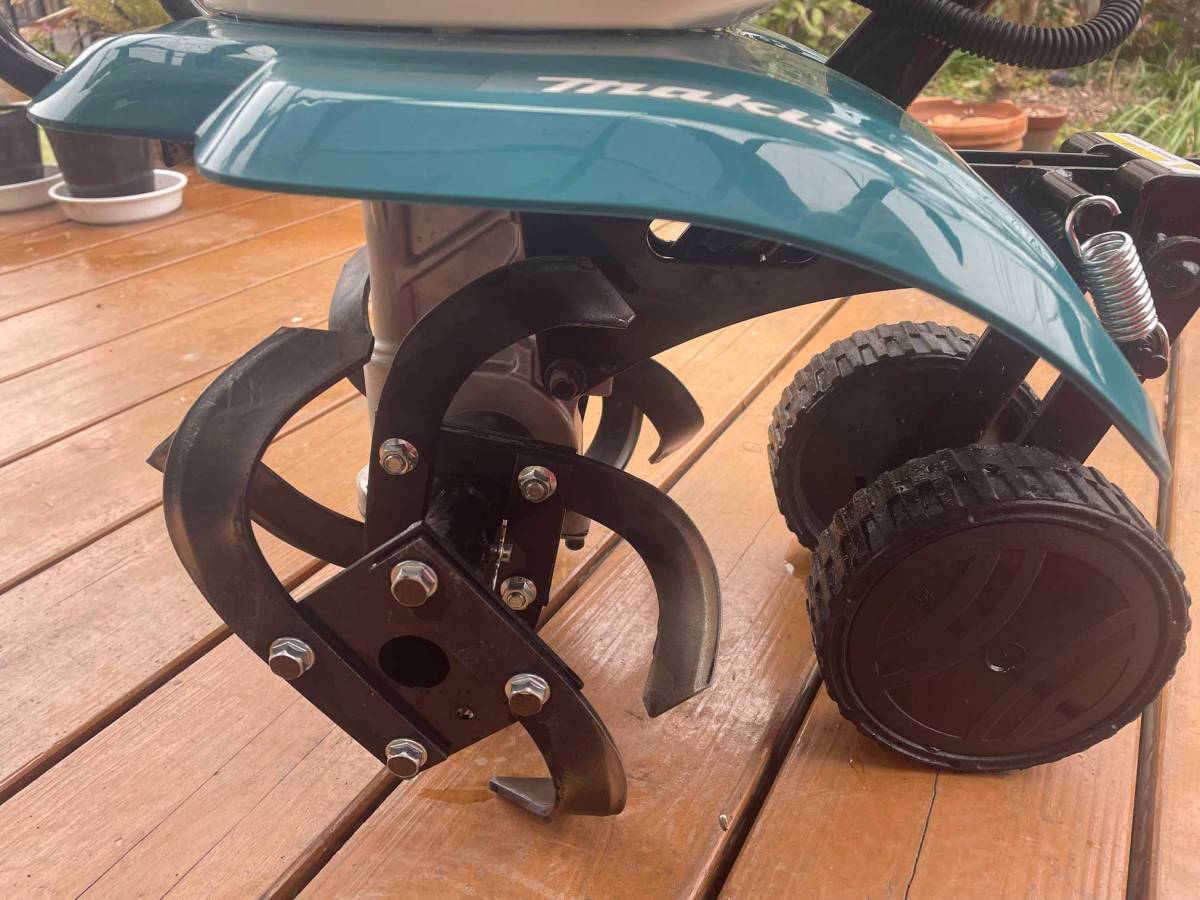 マキタ 充電式 耕運機 MUK360DZ バッテリー2個 充電器付き フルセット 1回使用のみ