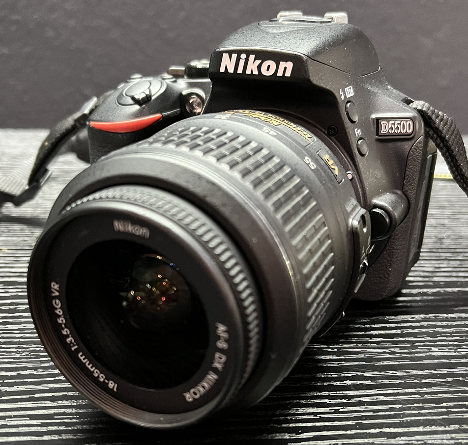 ニコン Nikon D5500 ブラック + Nikon AF-S DX NIKKOR 18-55mm 1:3.5