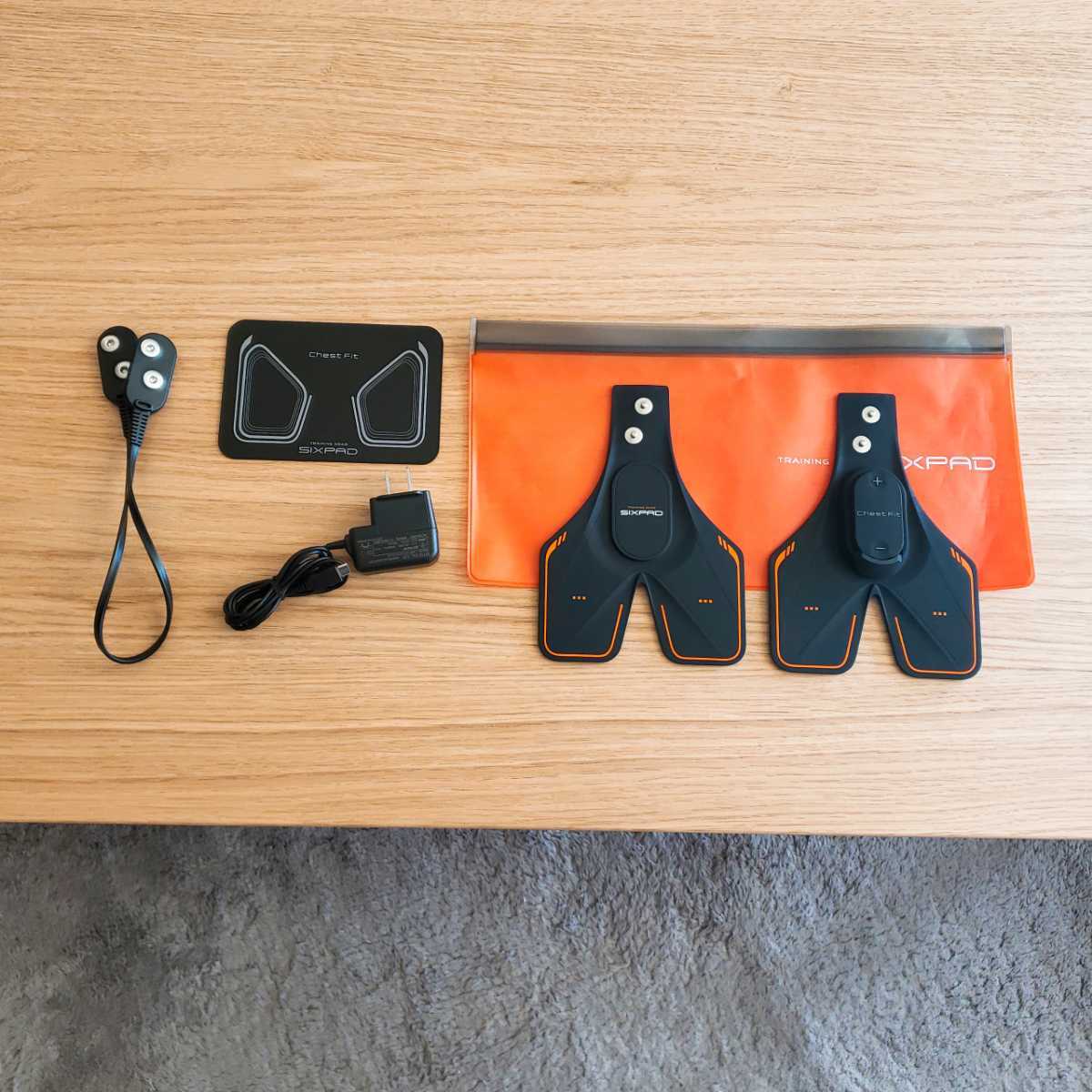 当店の記念日 シックスパッド チェストフィット ジェルシート付き 直営のアウトレット店舗 SIXPAD Chest Fit (チェストフィット) トレーニング用品