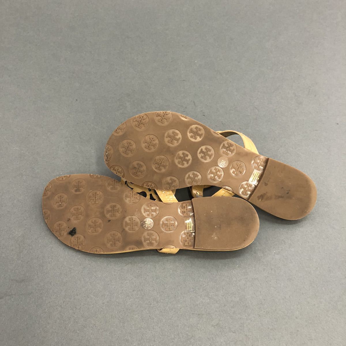 b23《美品》TORY BURCH トリーバーチ ミラーサンダル トングサンダル