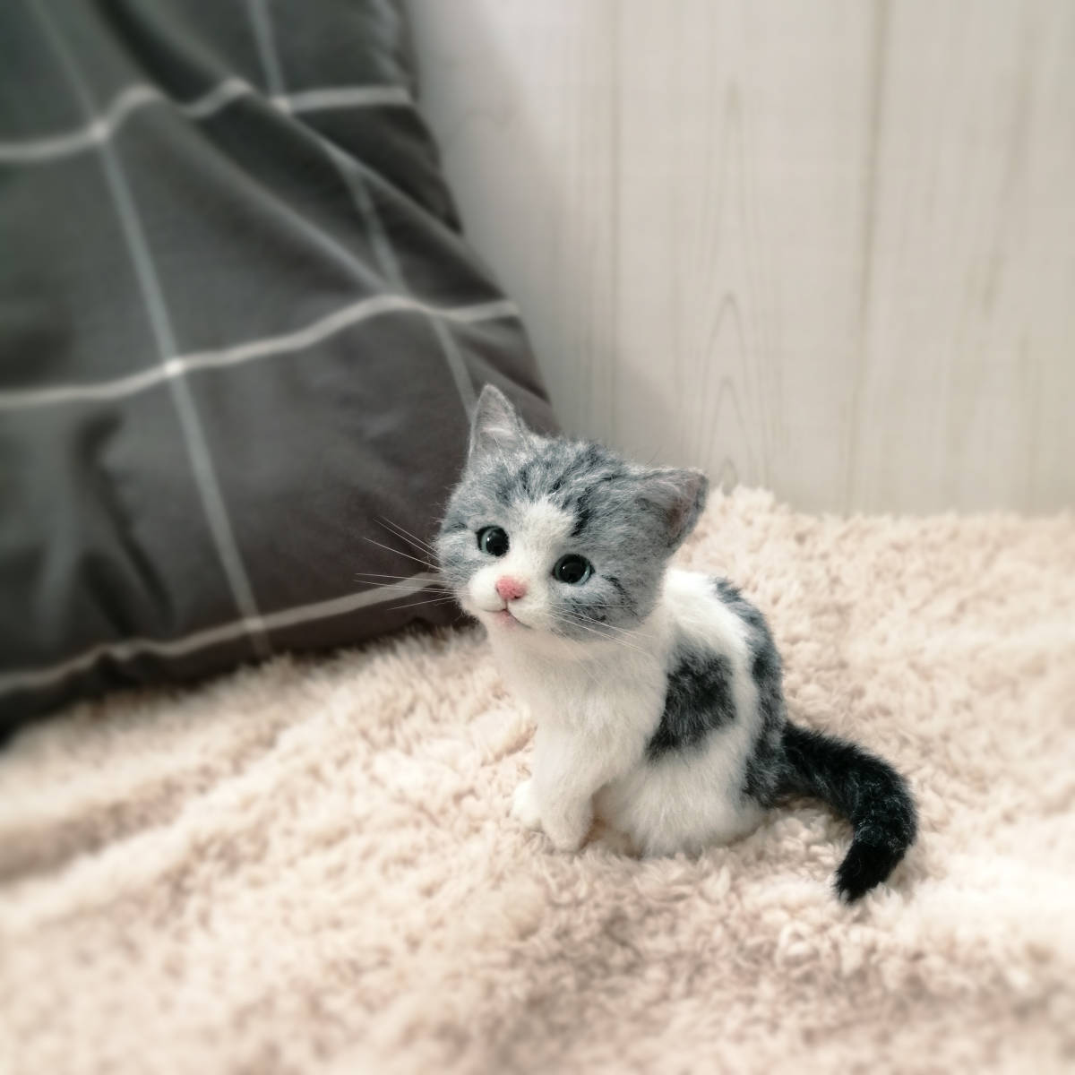 sora 羊毛フェルト サバ白 子猫 お座り 猫 置物_画像10