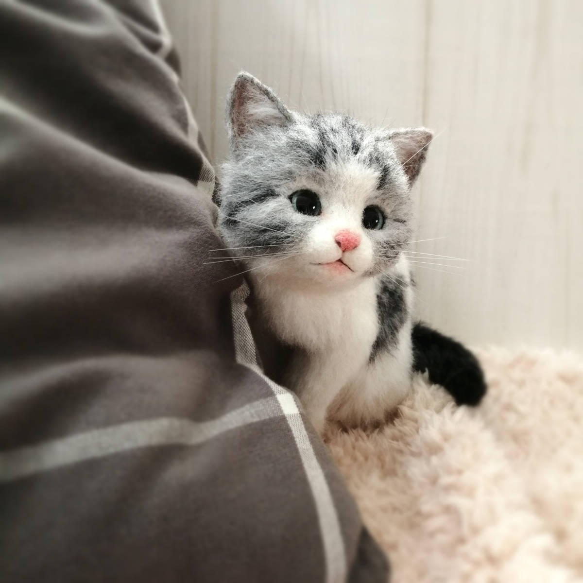 sora 羊毛フェルト サバ白 子猫 お座り 猫 置物_画像8