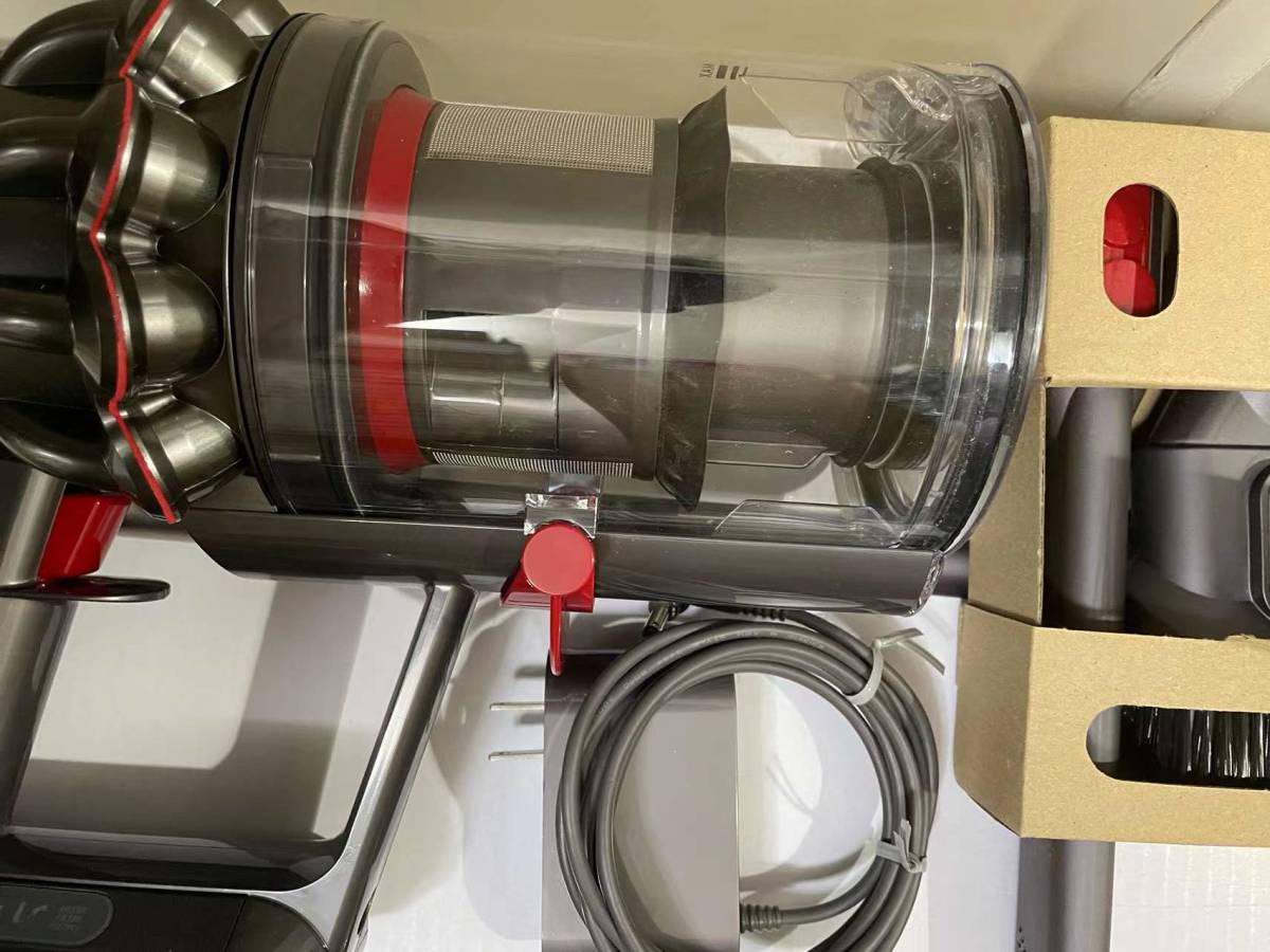 美品 ダイソン Dyson Cyclone V10 Fluffy Black (SV12 FF BK) ブラック