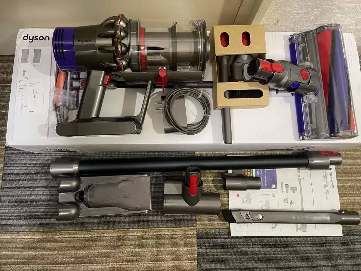 美品 ダイソン Dyson Cyclone V10 Fluffy Black (SV12 FF BK) ブラック