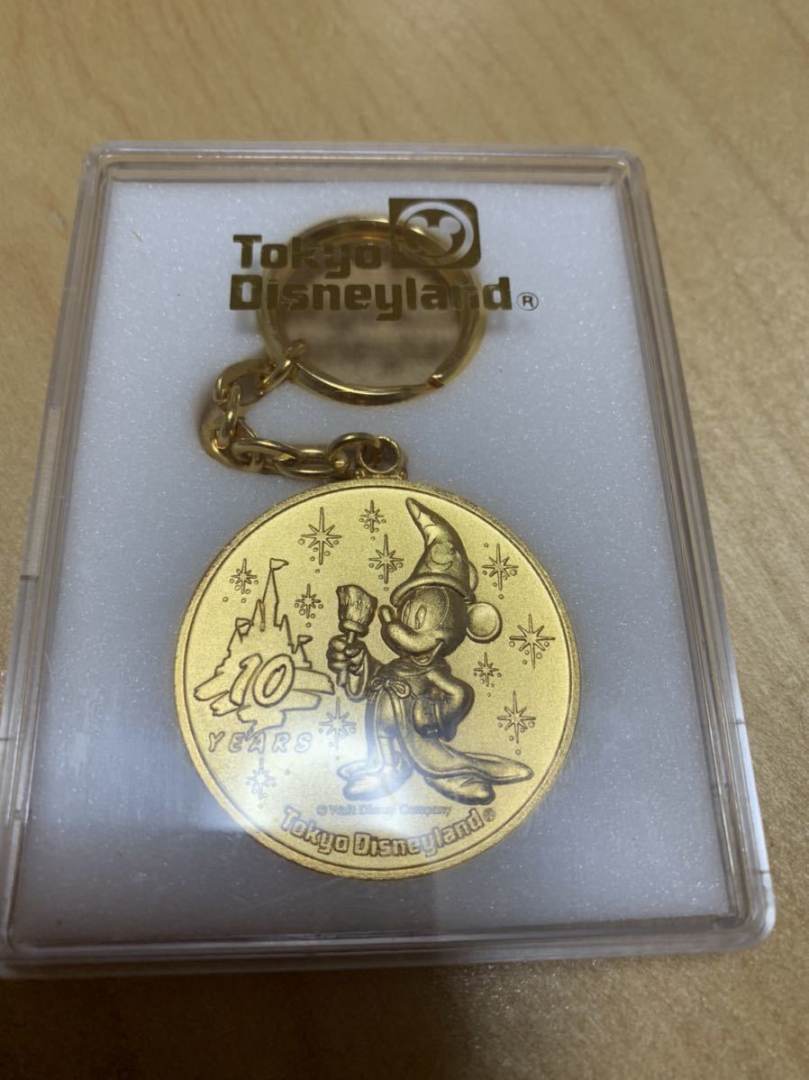 未使用品　東京ディズニーランド 10周年記念メダル キーホルダー_画像2