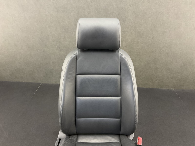 AU046 4F A6 Avante 3.0 quattro latter term electric original leather right front seat * black leather / heater attaching * hole / crack none 0