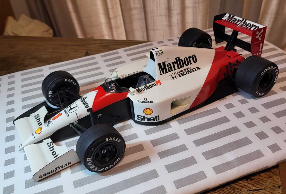 タミヤ アイルトン・セナ プラモデル完成品 1/12 マクラーレン・ホンダ