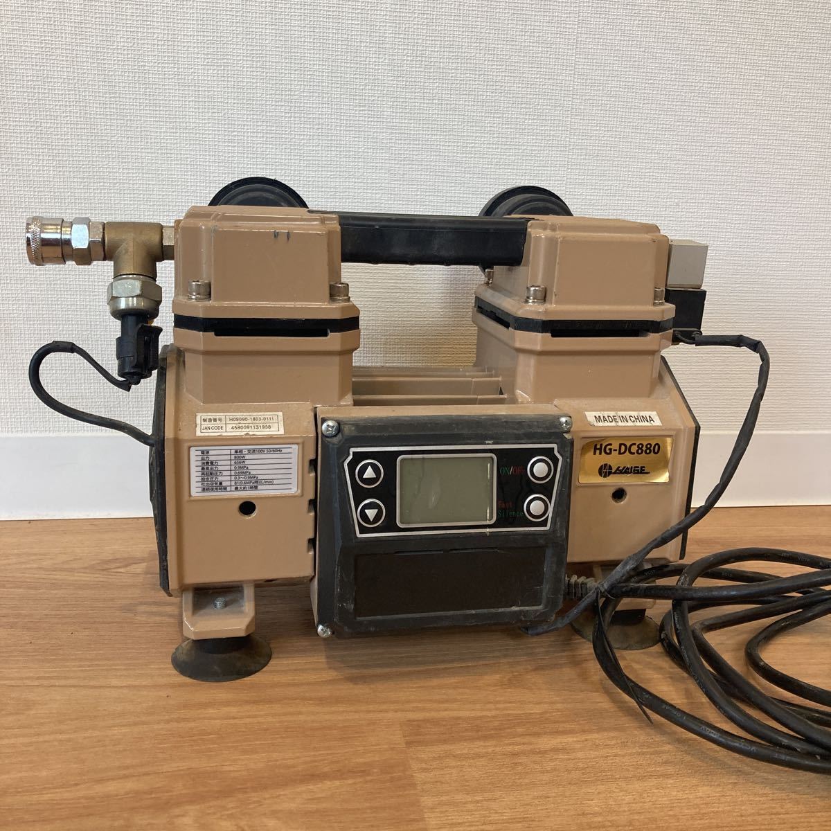 エアーコンプレッサー 100V タンクレス オイルレス 静音 圧力調整機能